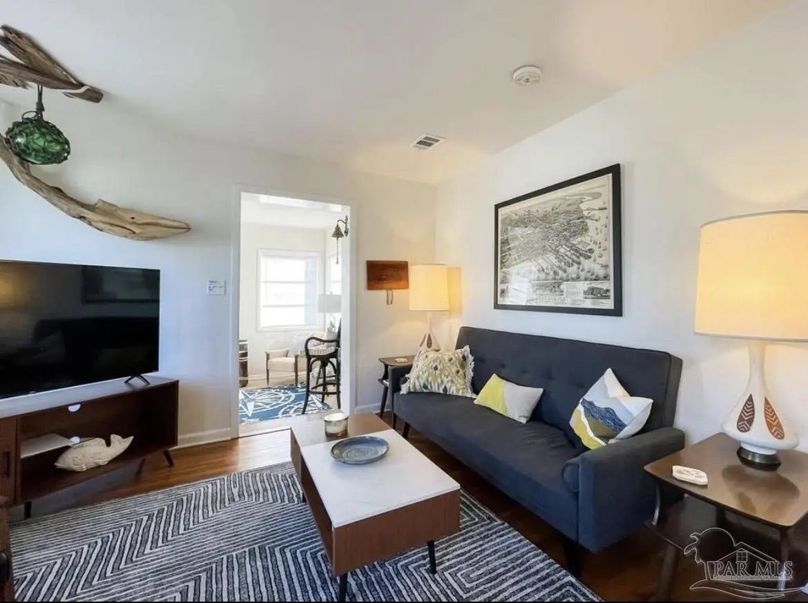 Photo of Listing #677185