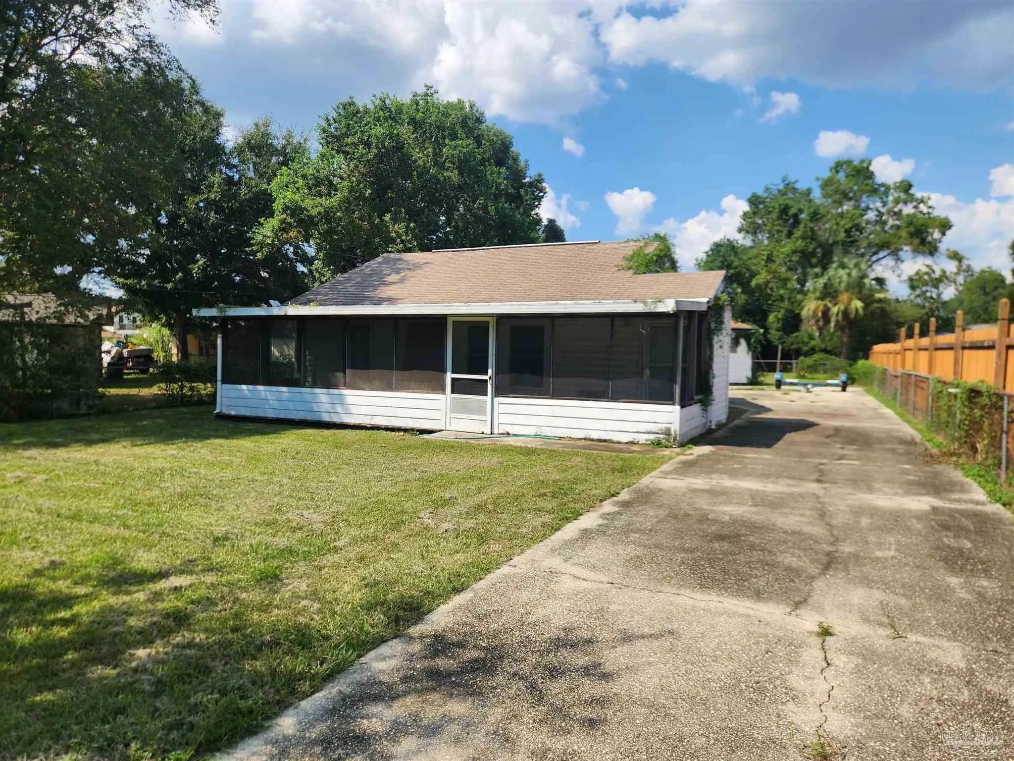 Photo of Listing #689142