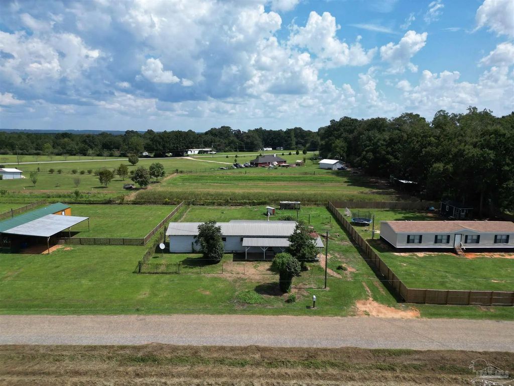 209 Clearview Rd, Flomaton