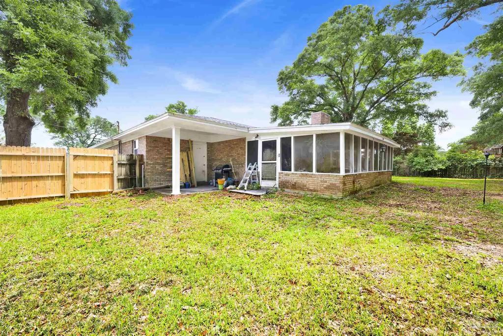 6548 Colonade Cir, Pensacola