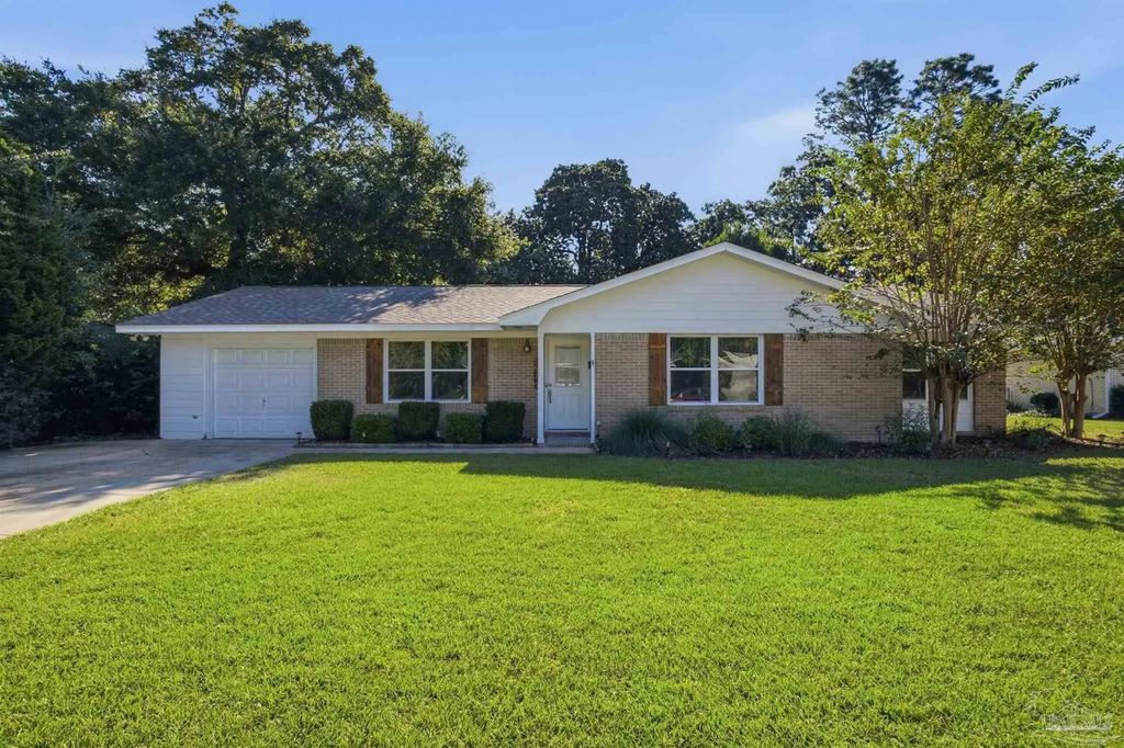 5570 Peachtree Ct, Pensacola