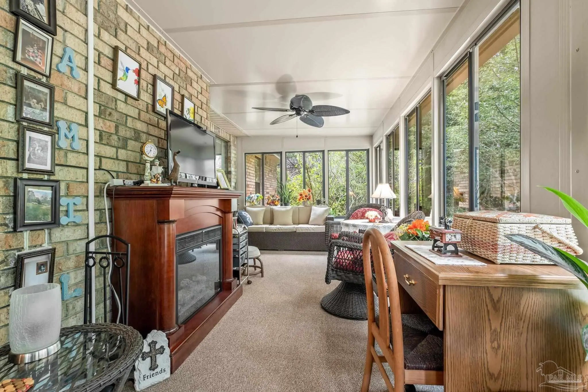 Photo of Listing #677555