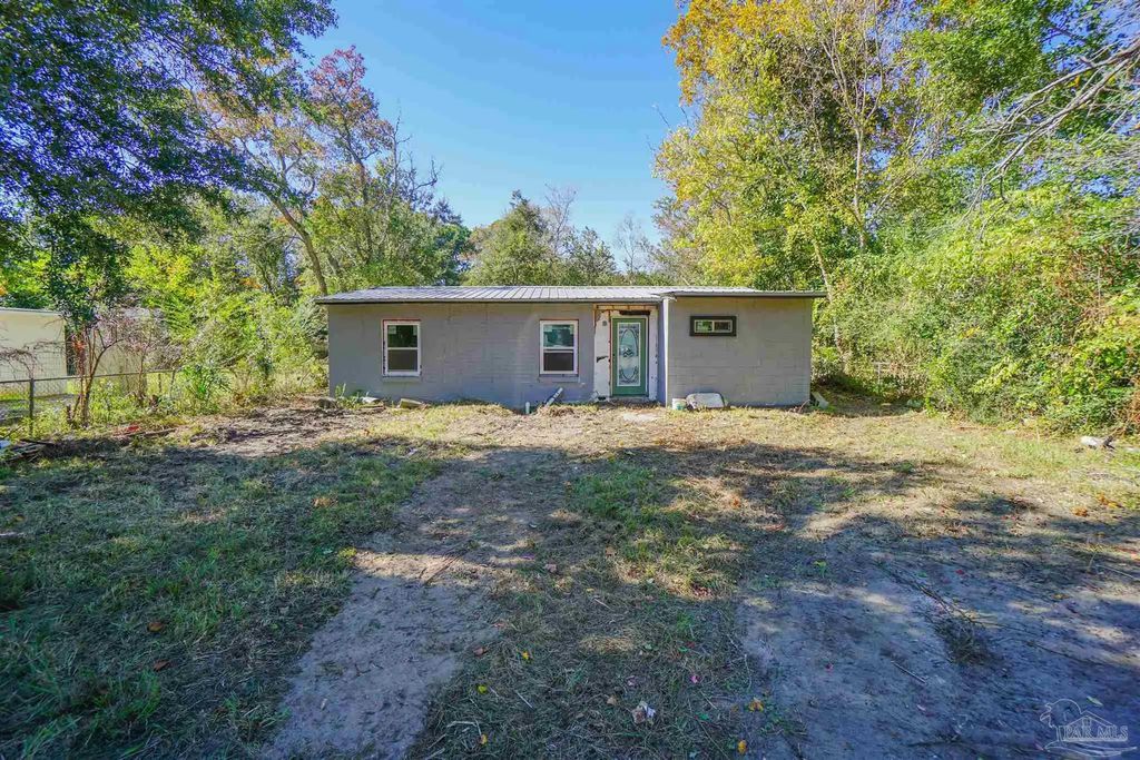 8 Union Ct, Pensacola