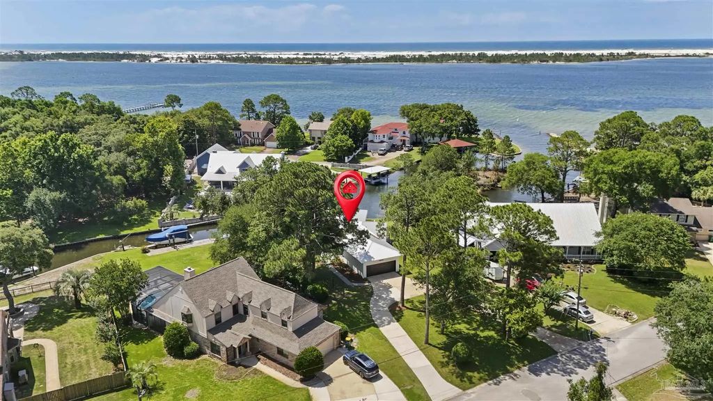 23 Neptune Dr, Mary Esther