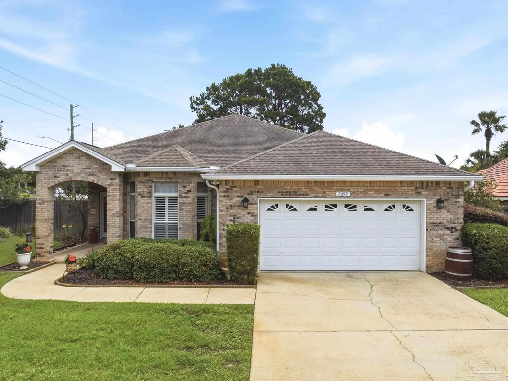 2092 Pritchard Pt Dr, Navarre