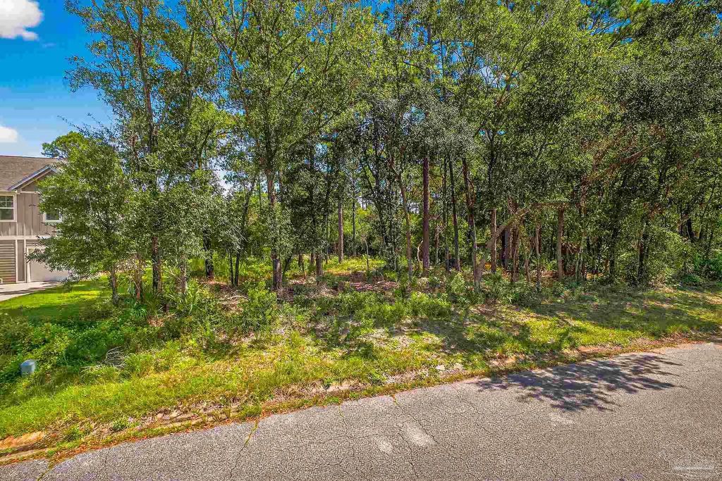 5652 Bay Forest Dr, Pensacola