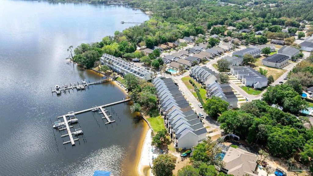 7224 Majestic Blvd, Navarre