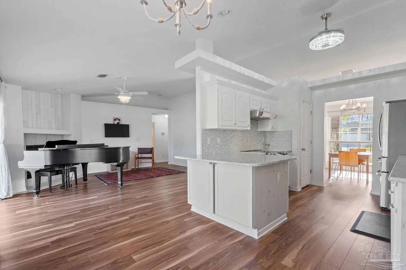 Photo of Listing #662427