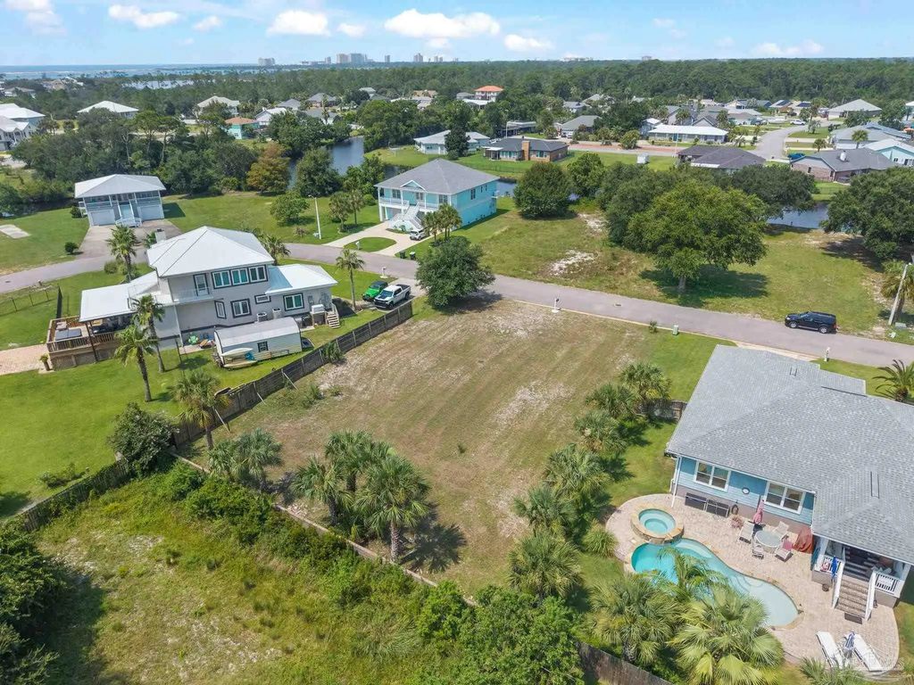 5556 Grande Lagoon Ct, Pensacola