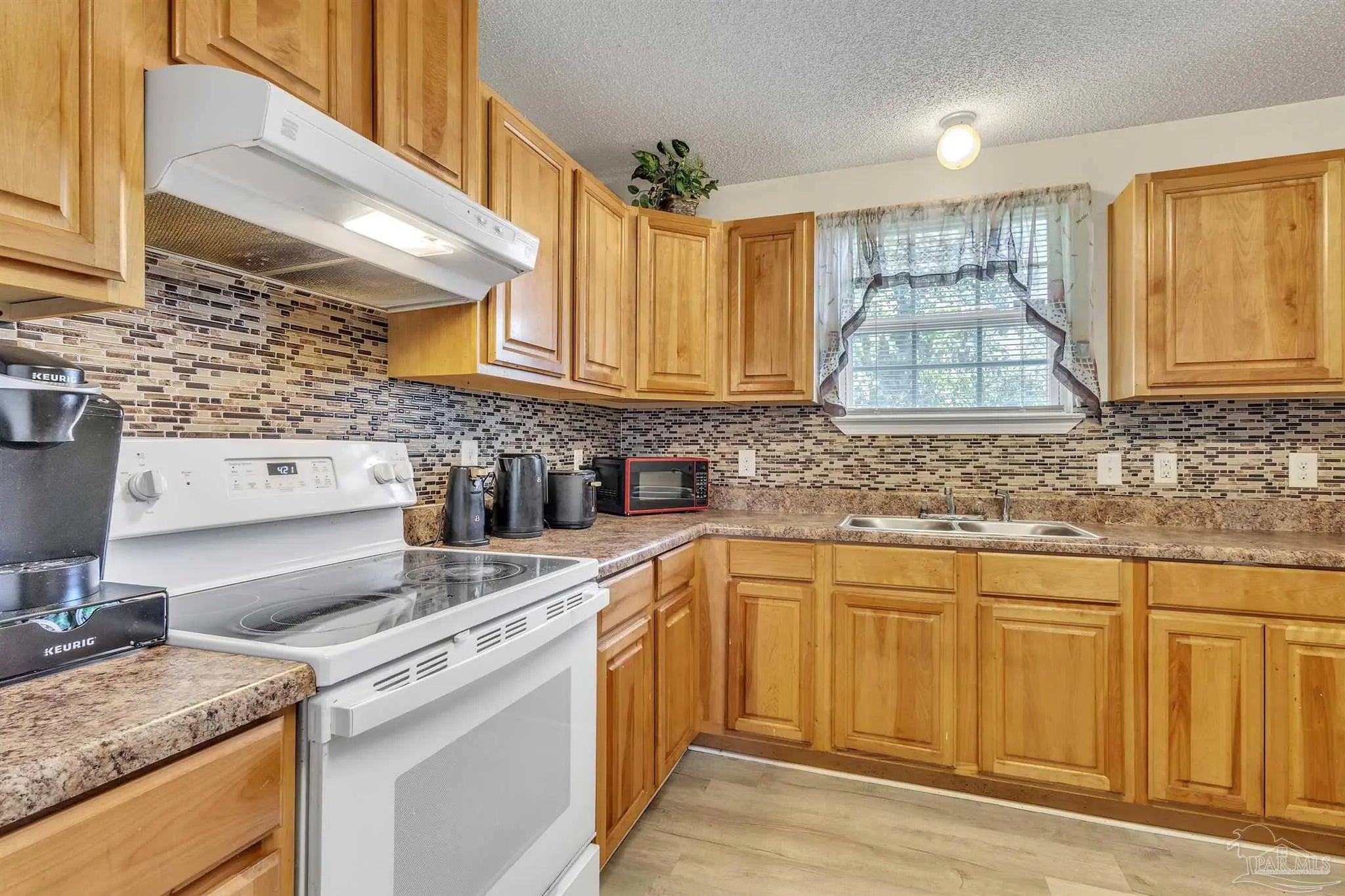 Photo of Listing #672056