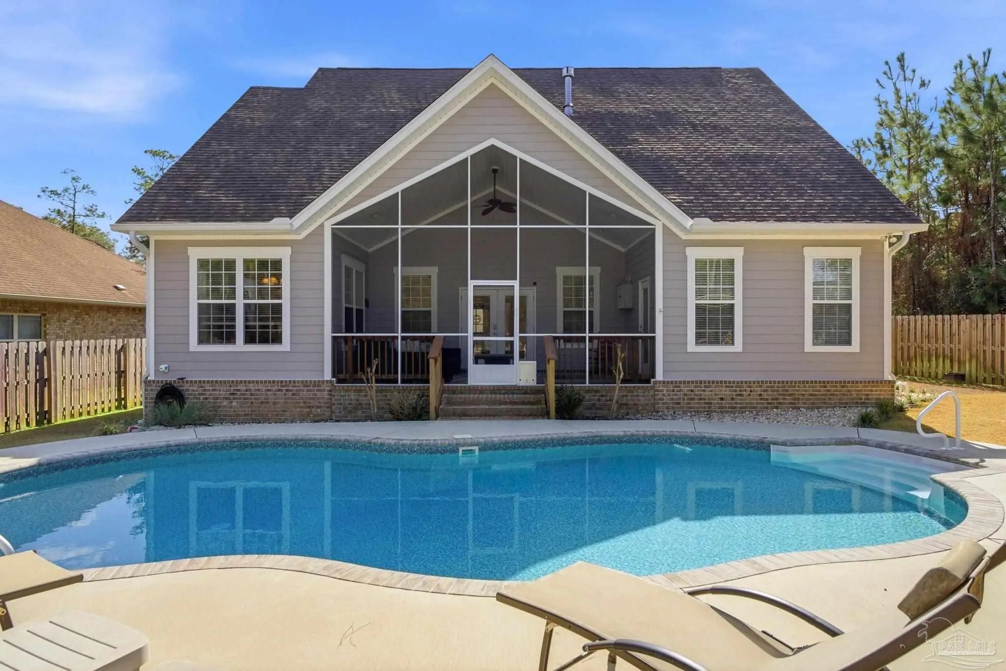 Photo of Listing #677456