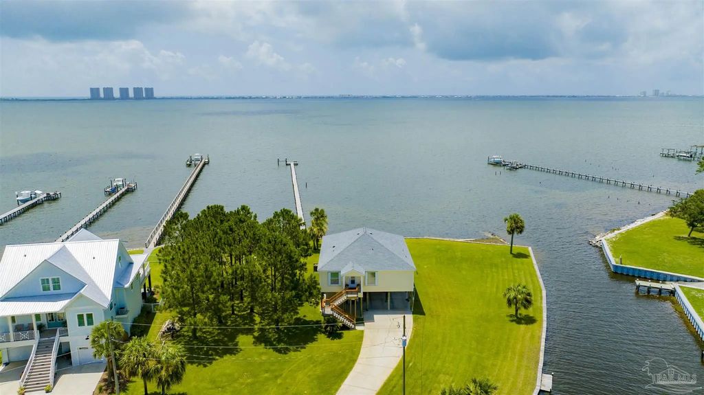 1002 Magnolia Ln, Gulf Breeze