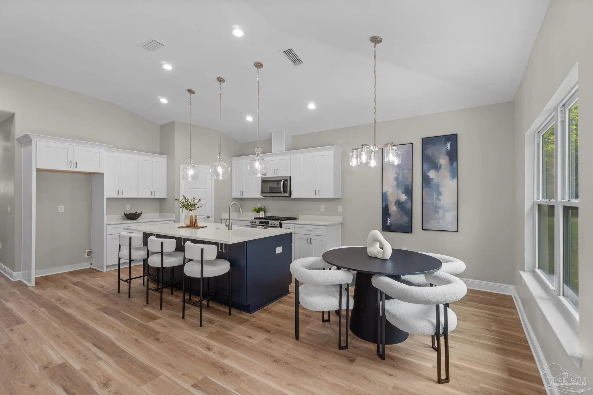 Photo of Listing #680179