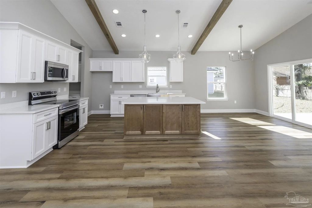 8318 Vickie St, Pensacola