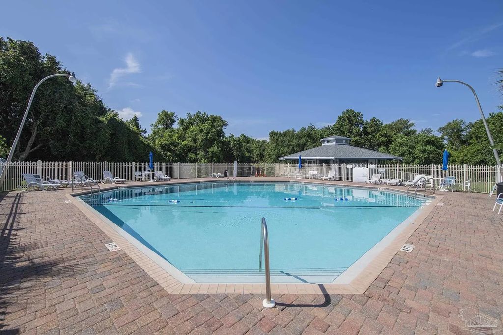 201 Pensacola Beach Rd #b-18, Gulf Breeze