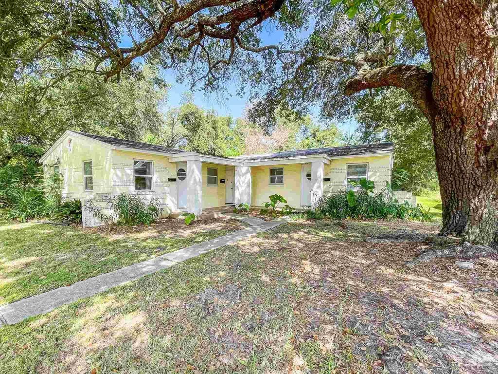 8 Rowland Ct, Pensacola