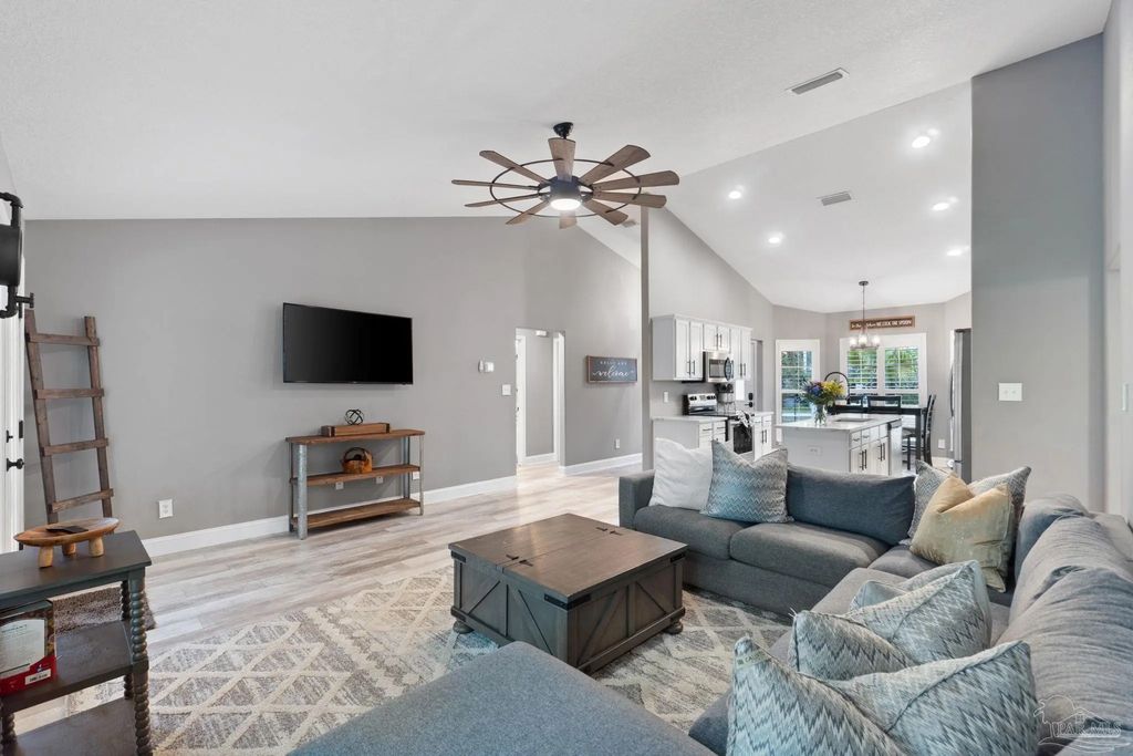 5861 Capitol Dr, Gulf Breeze