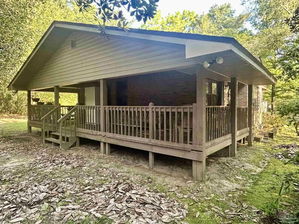 10100 Pond Rd, Milton