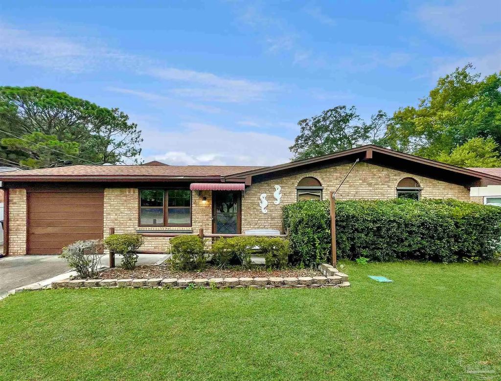 2995 Newton Dr, Pensacola