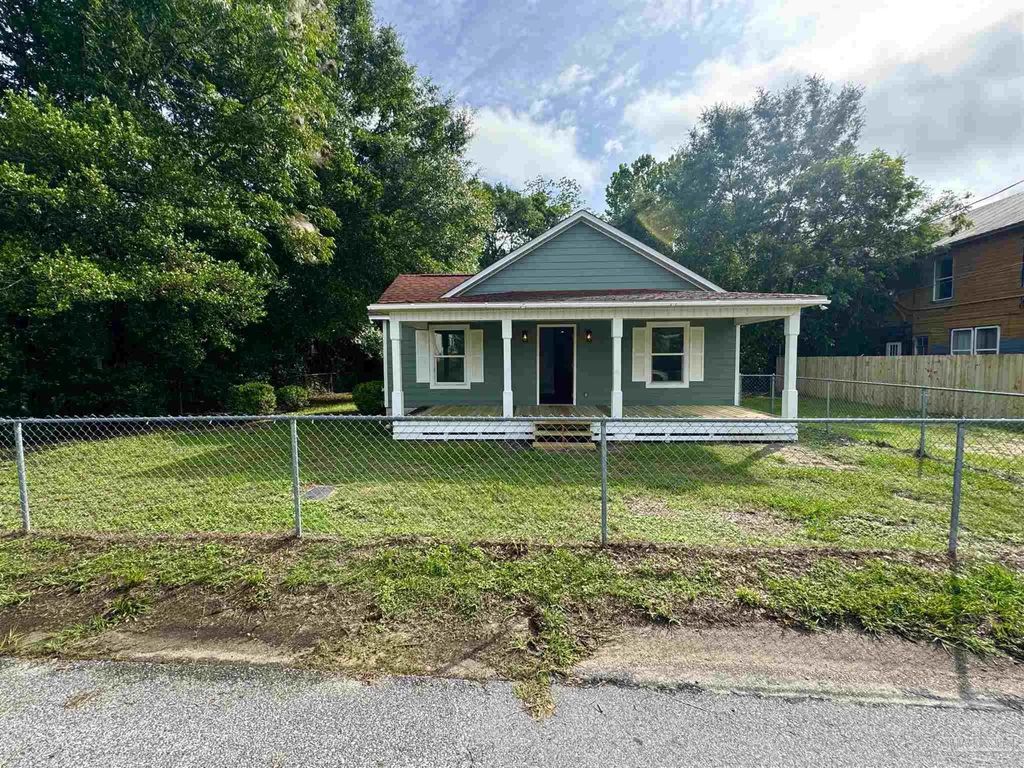 424 Front St, Century