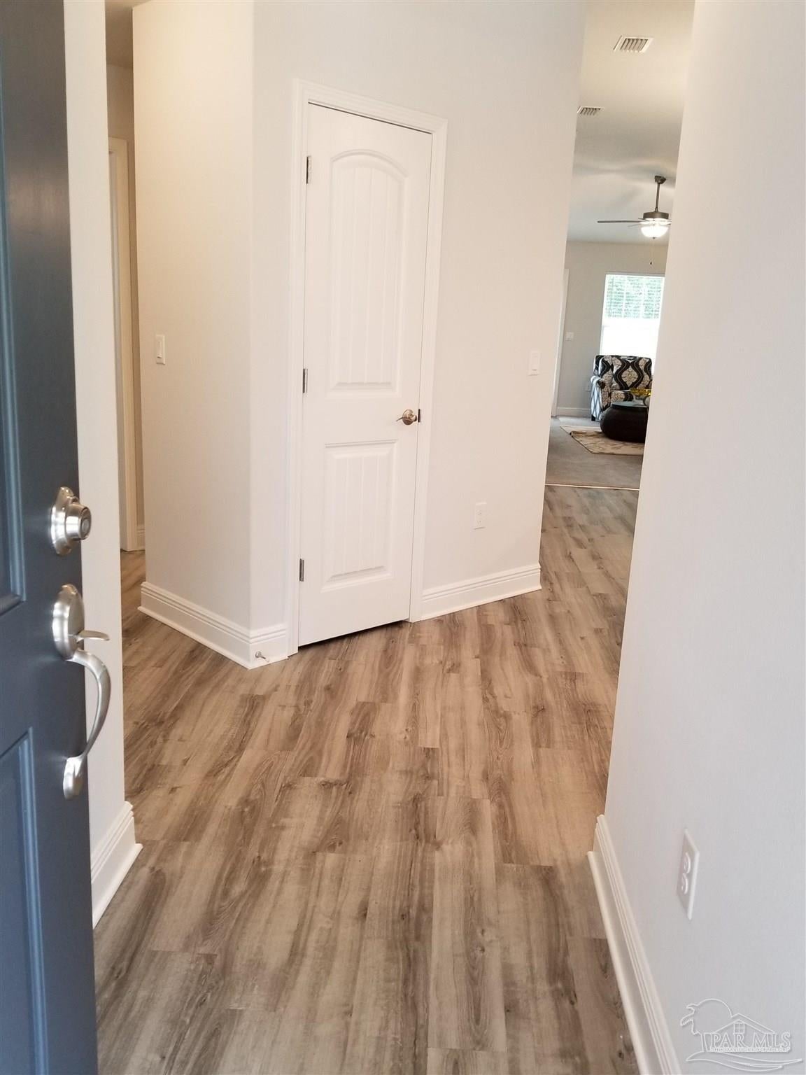 Photo of Listing #651657