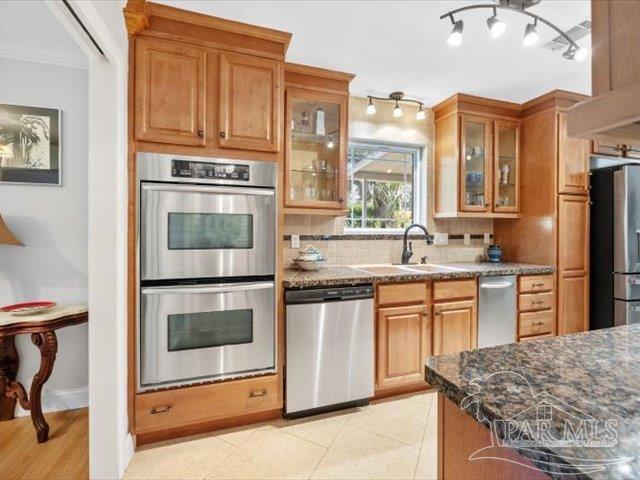 Photo of Listing #653261