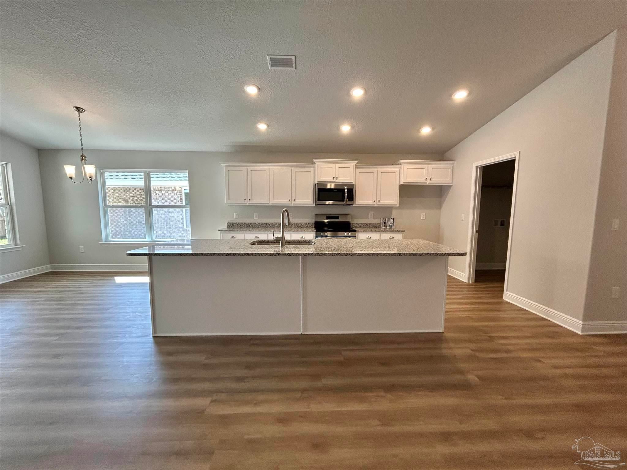 Photo of Listing #654126