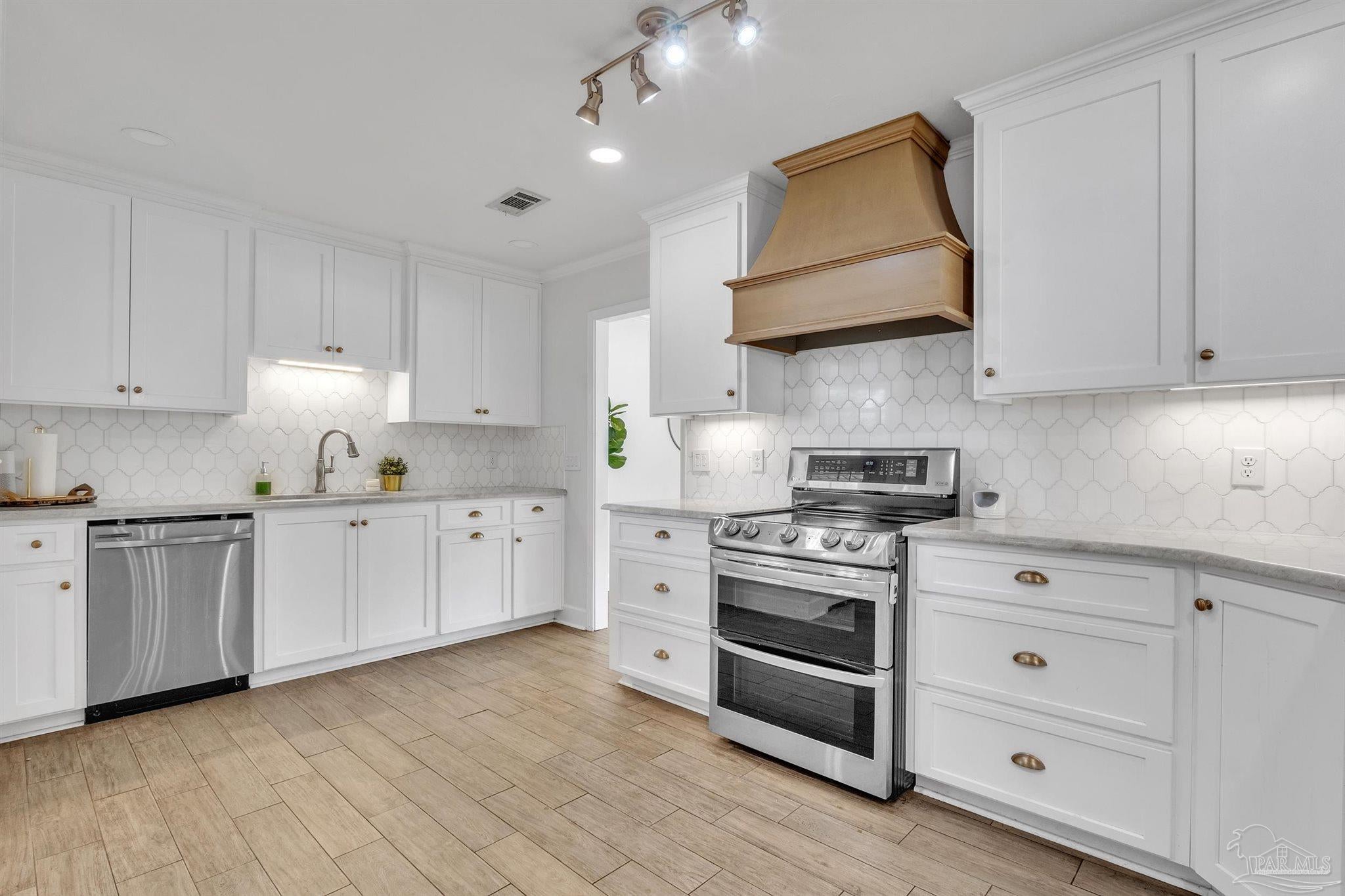 Photo of Listing #659399