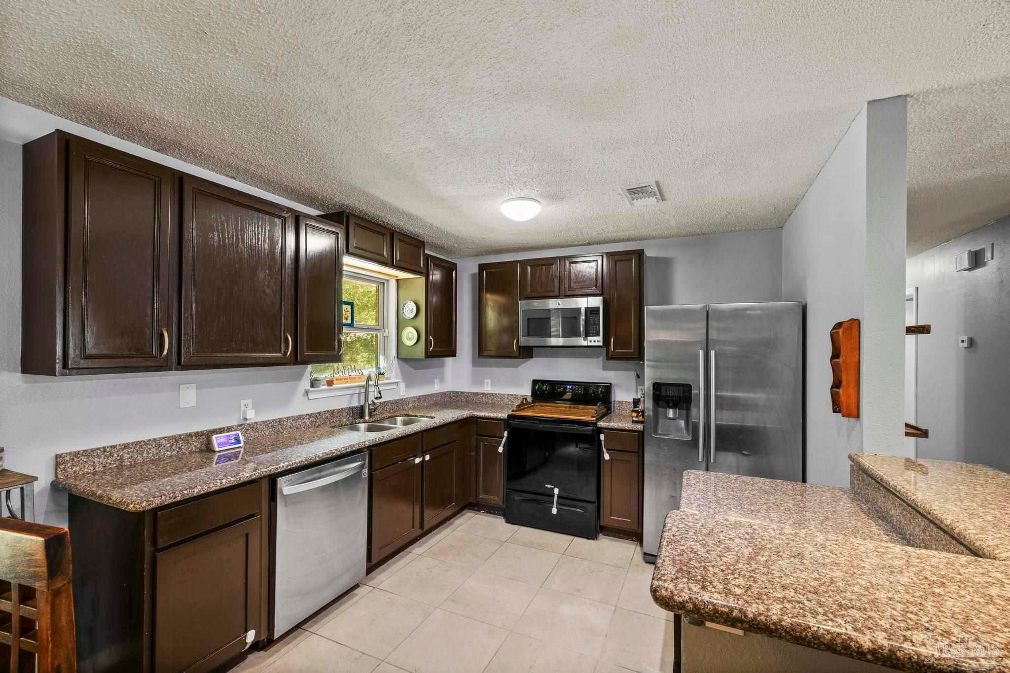 Photo of Listing #663632