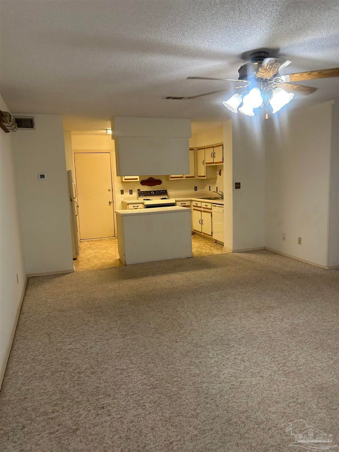 Photo of Listing #665210