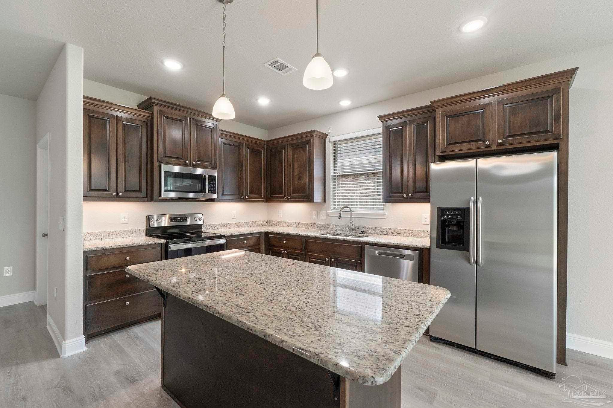 Photo of Listing #665516