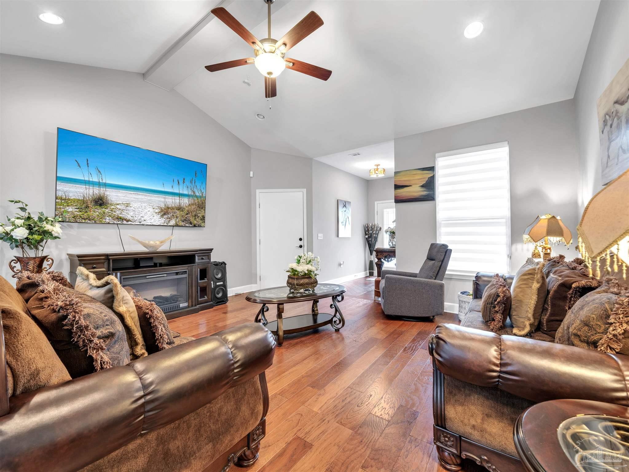 Photo of Listing #665645