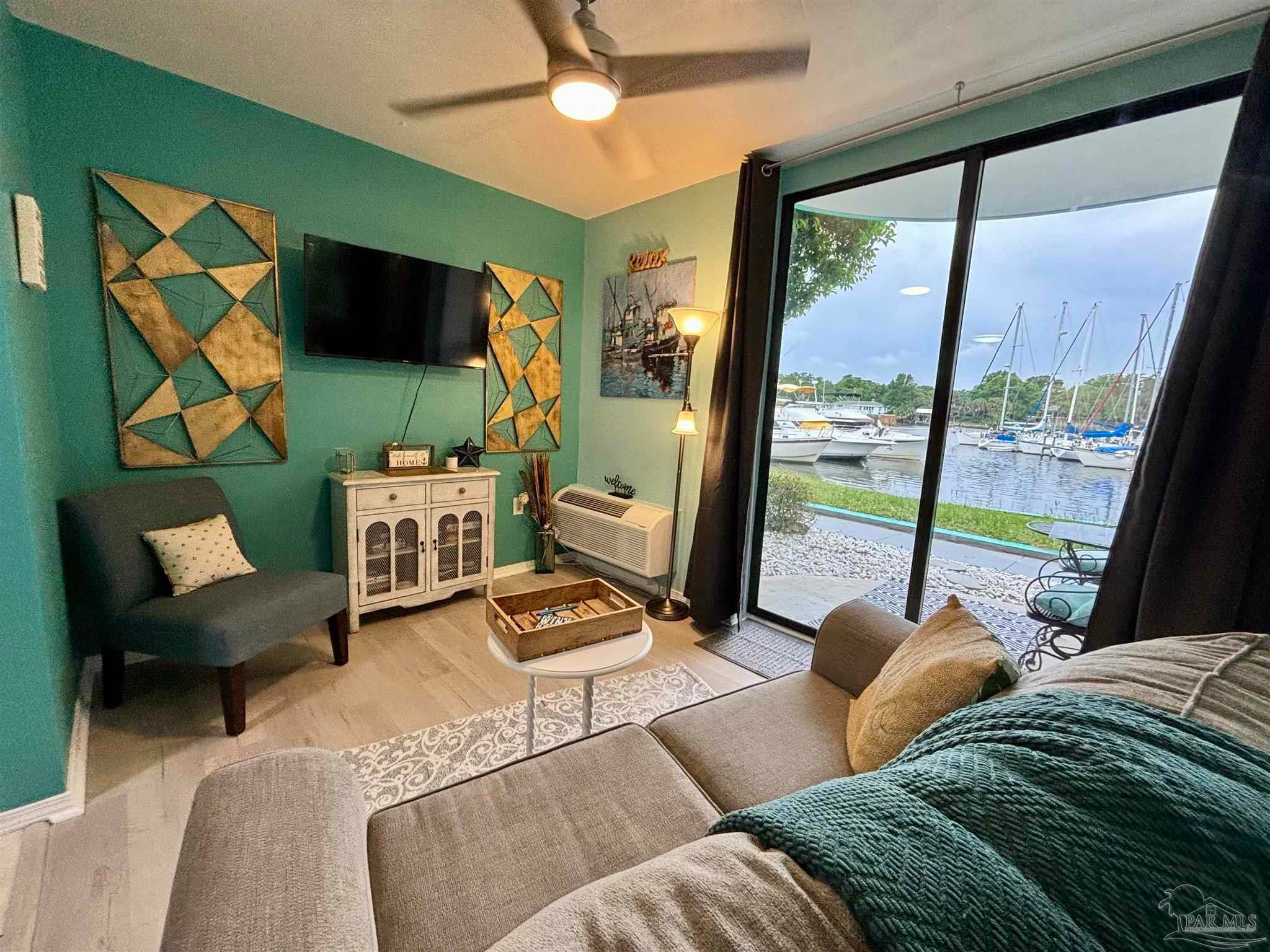 Photo of Listing #665898