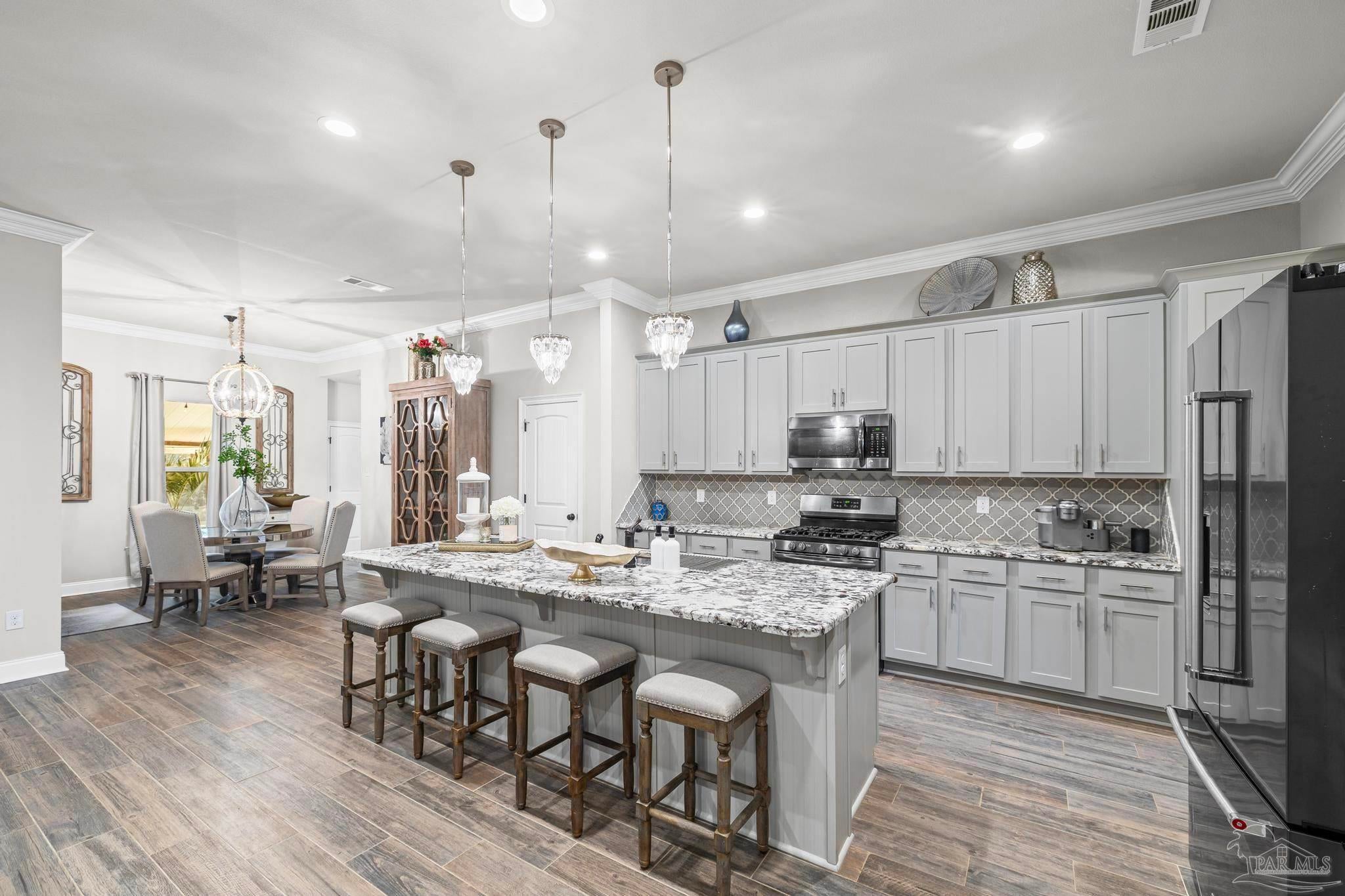 Photo of Listing #665956