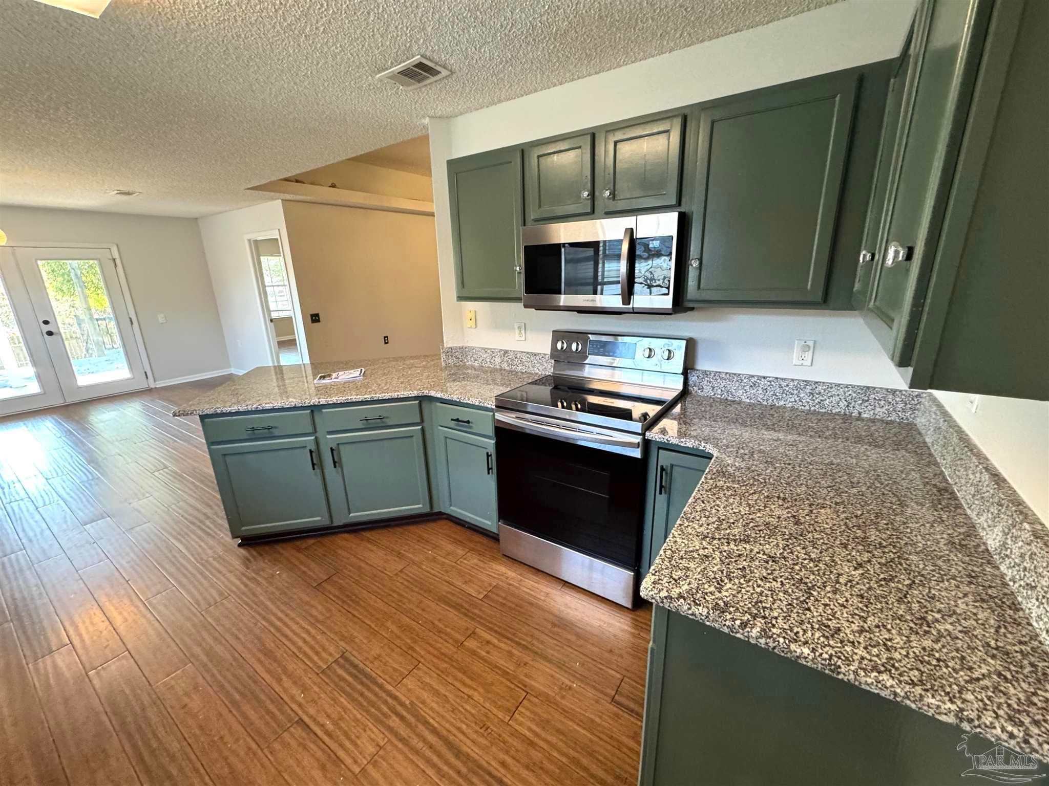 Photo of Listing #666471