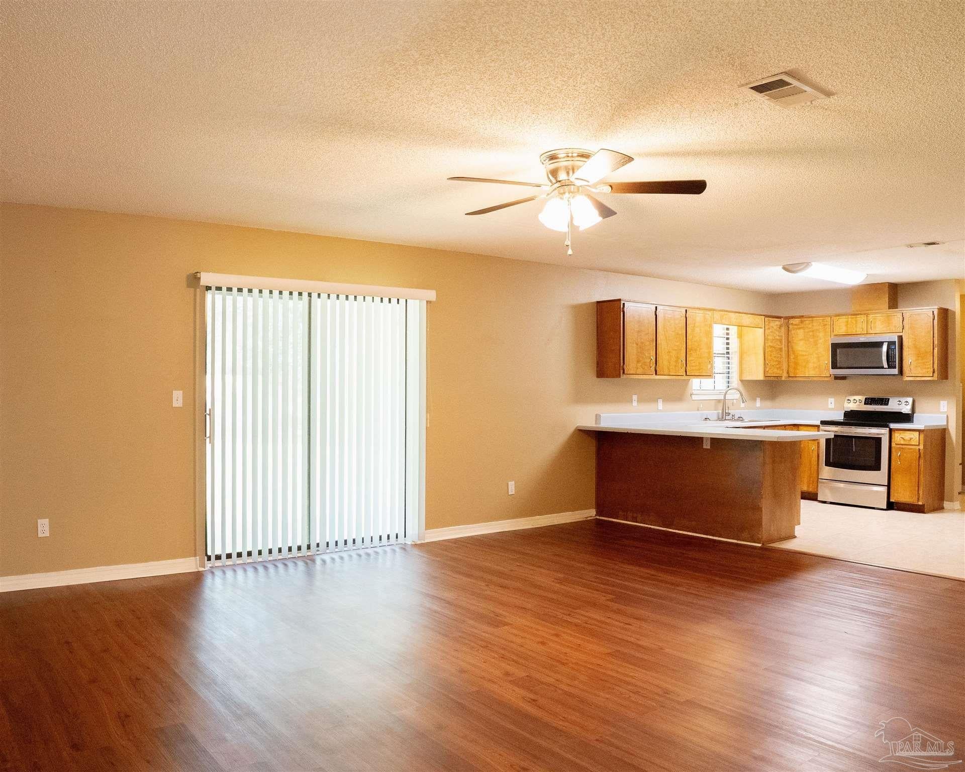 Photo of Listing #667140