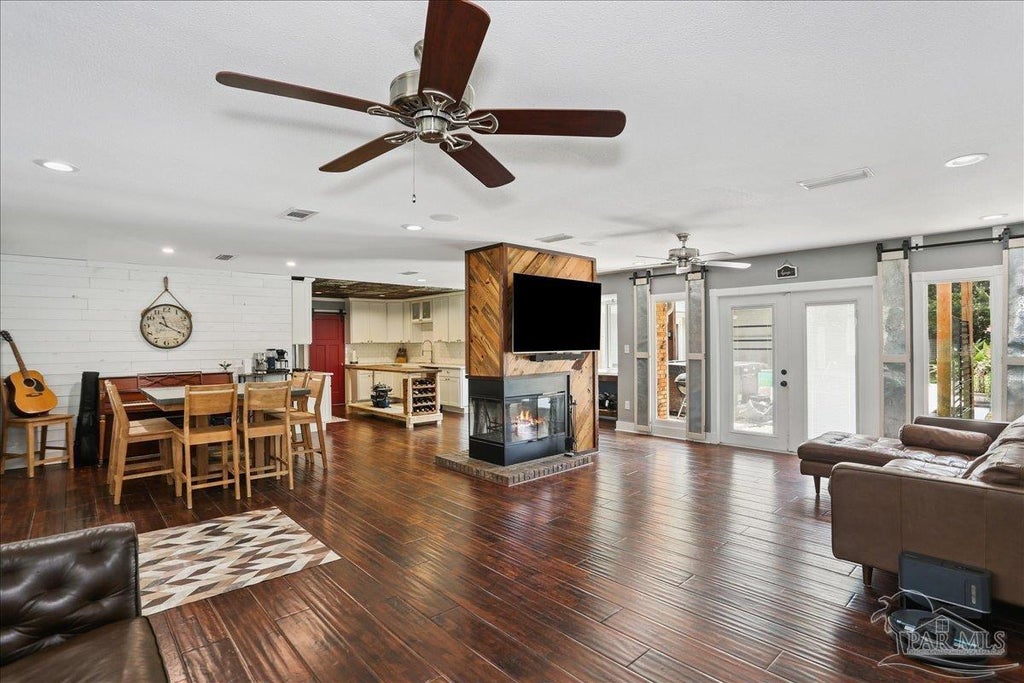 106 Florida Ave Gulf Breeze Property - 668030 3 160e483346a075da4e9ea0b94144eb39 L