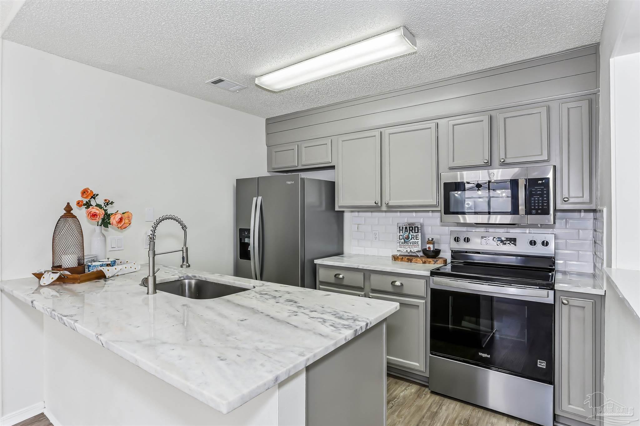 Photo of Listing #669285