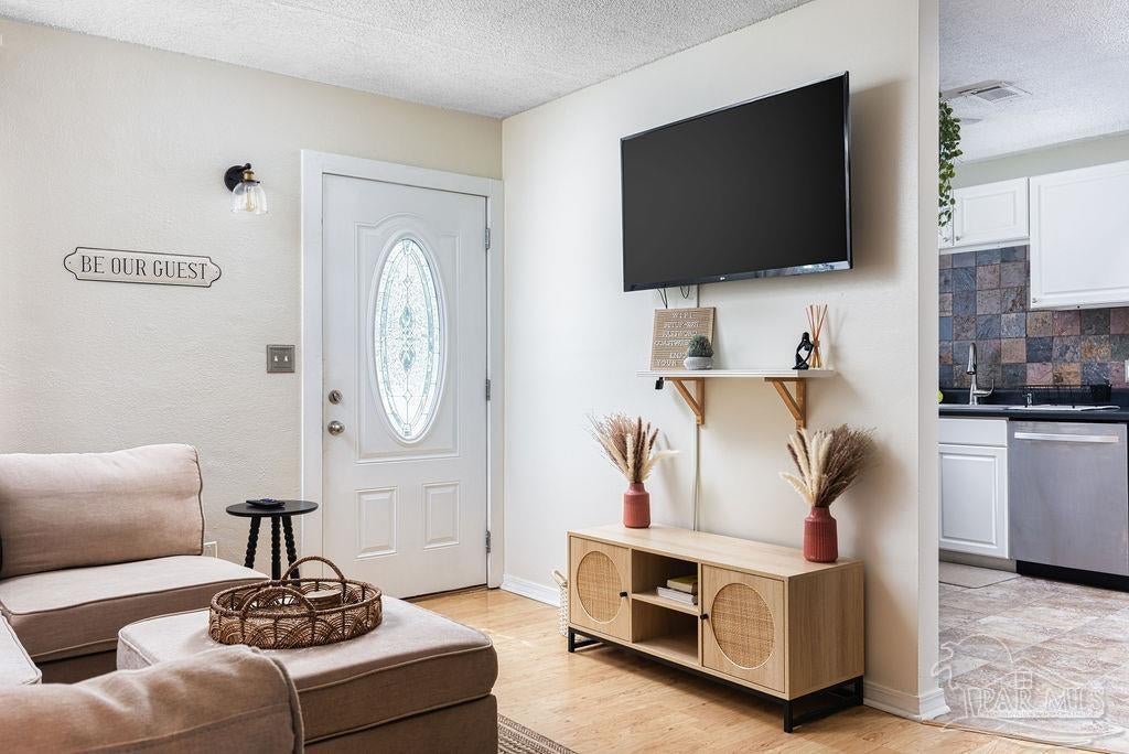 Photo of Listing #670871