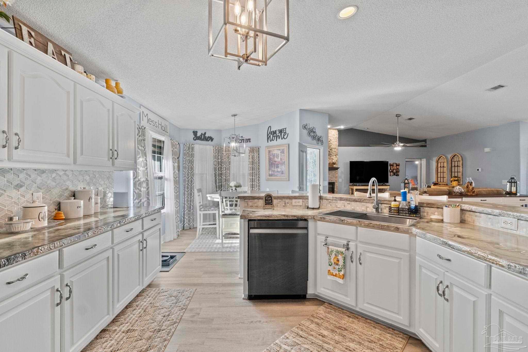 Photo of Listing #670998