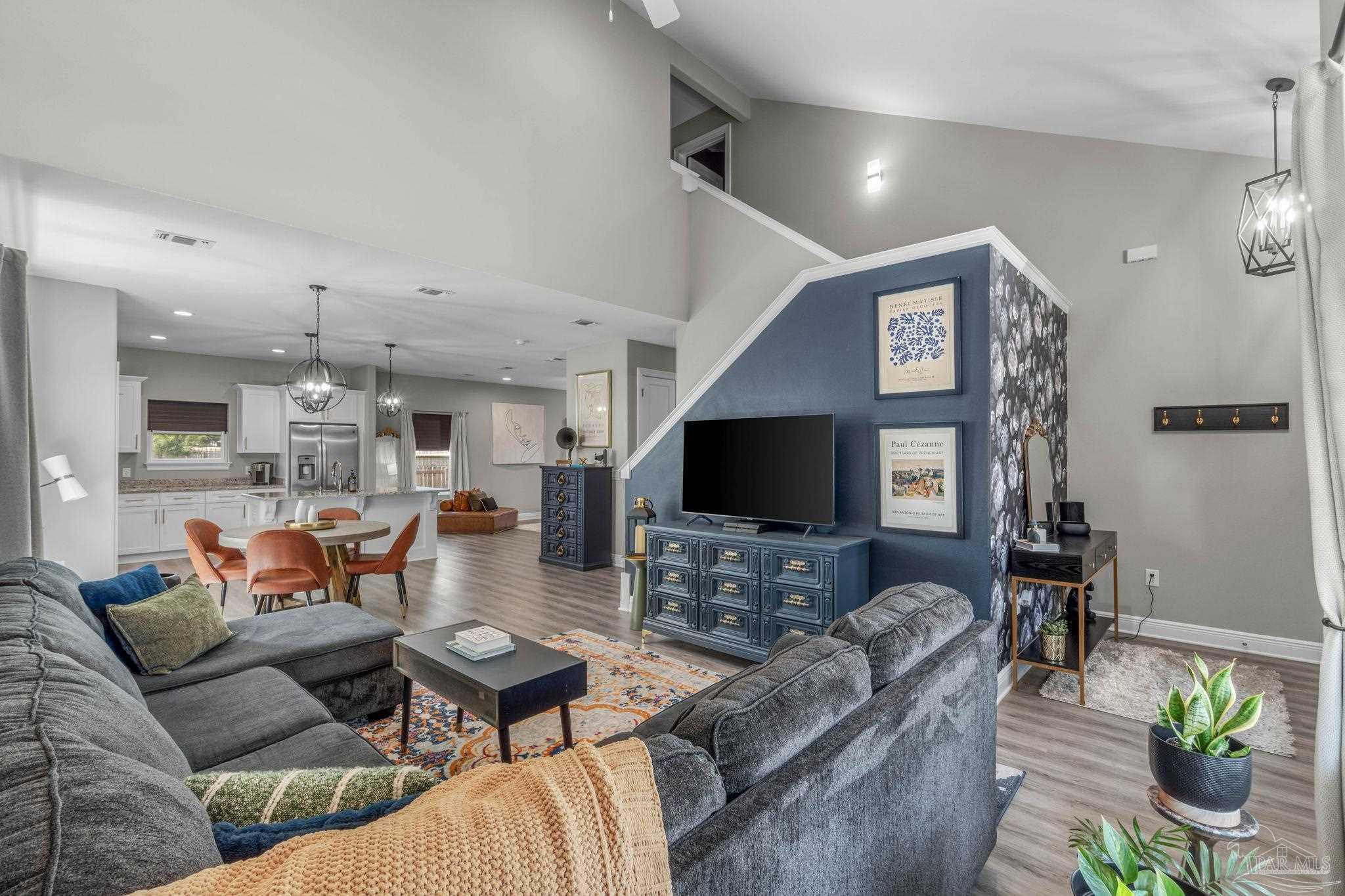 Photo of Listing #671041