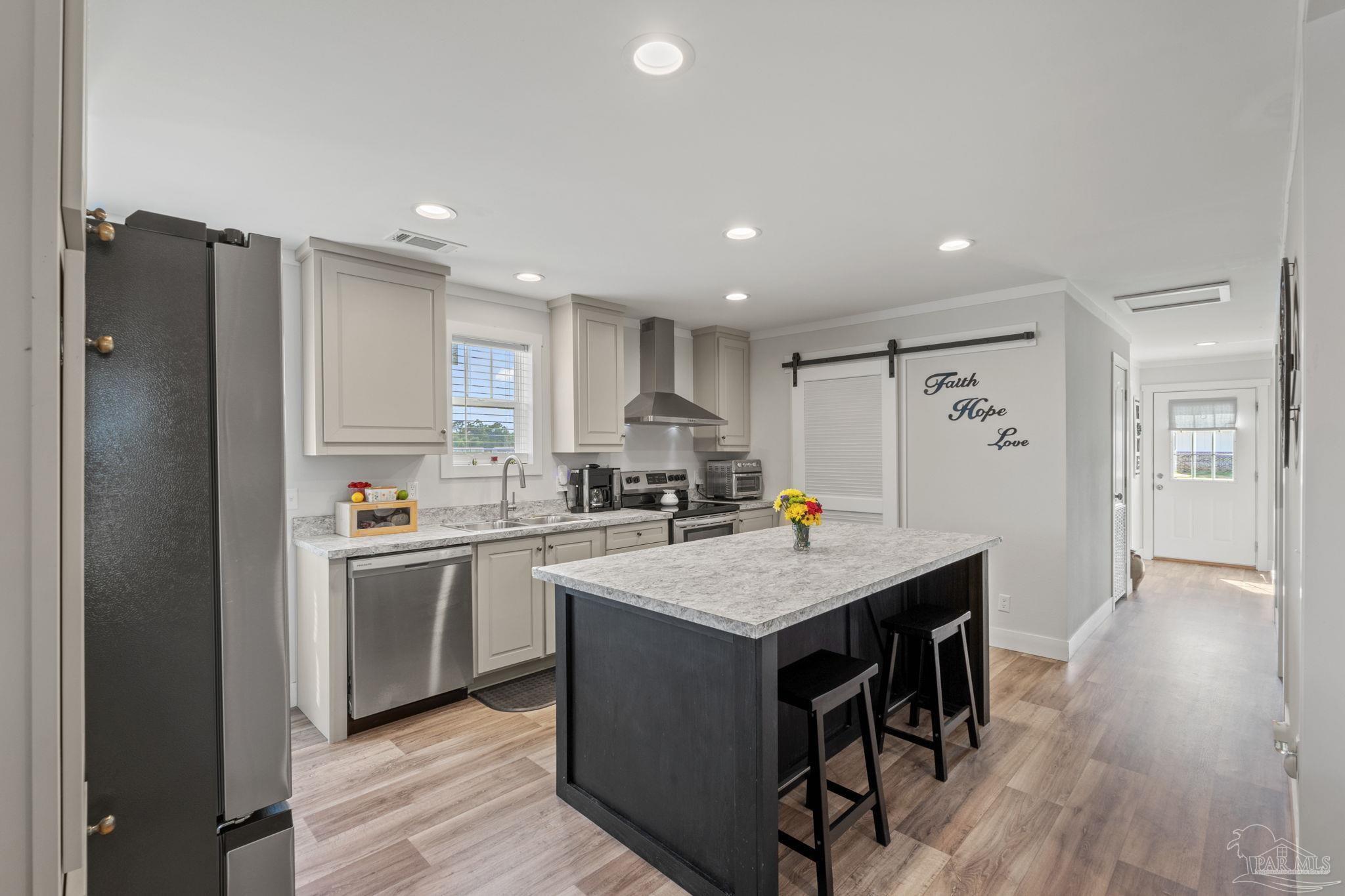 Photo of Listing #671059