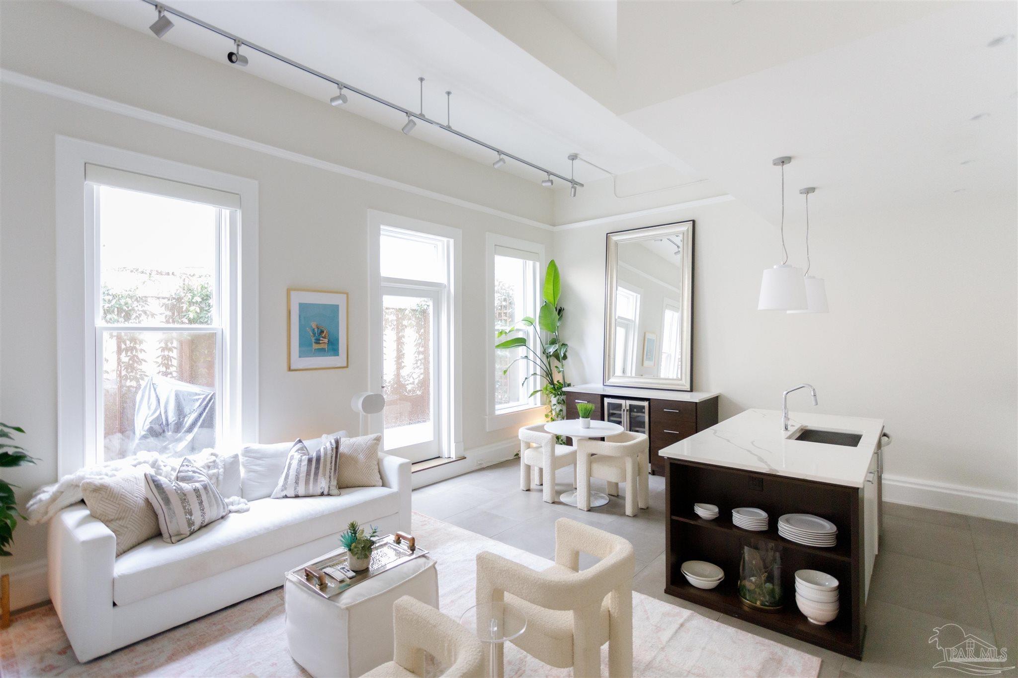 Photo of Listing #671202