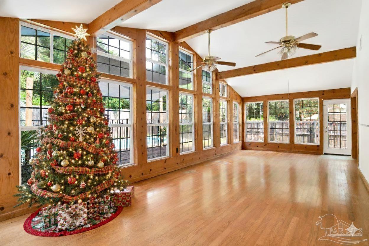 Photo of Listing #671915