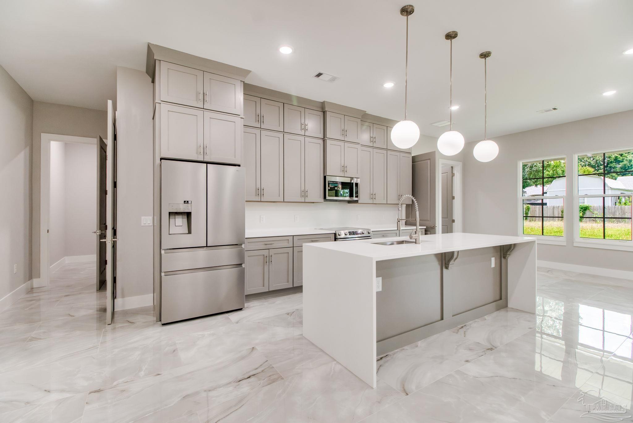 Photo of Listing #671941