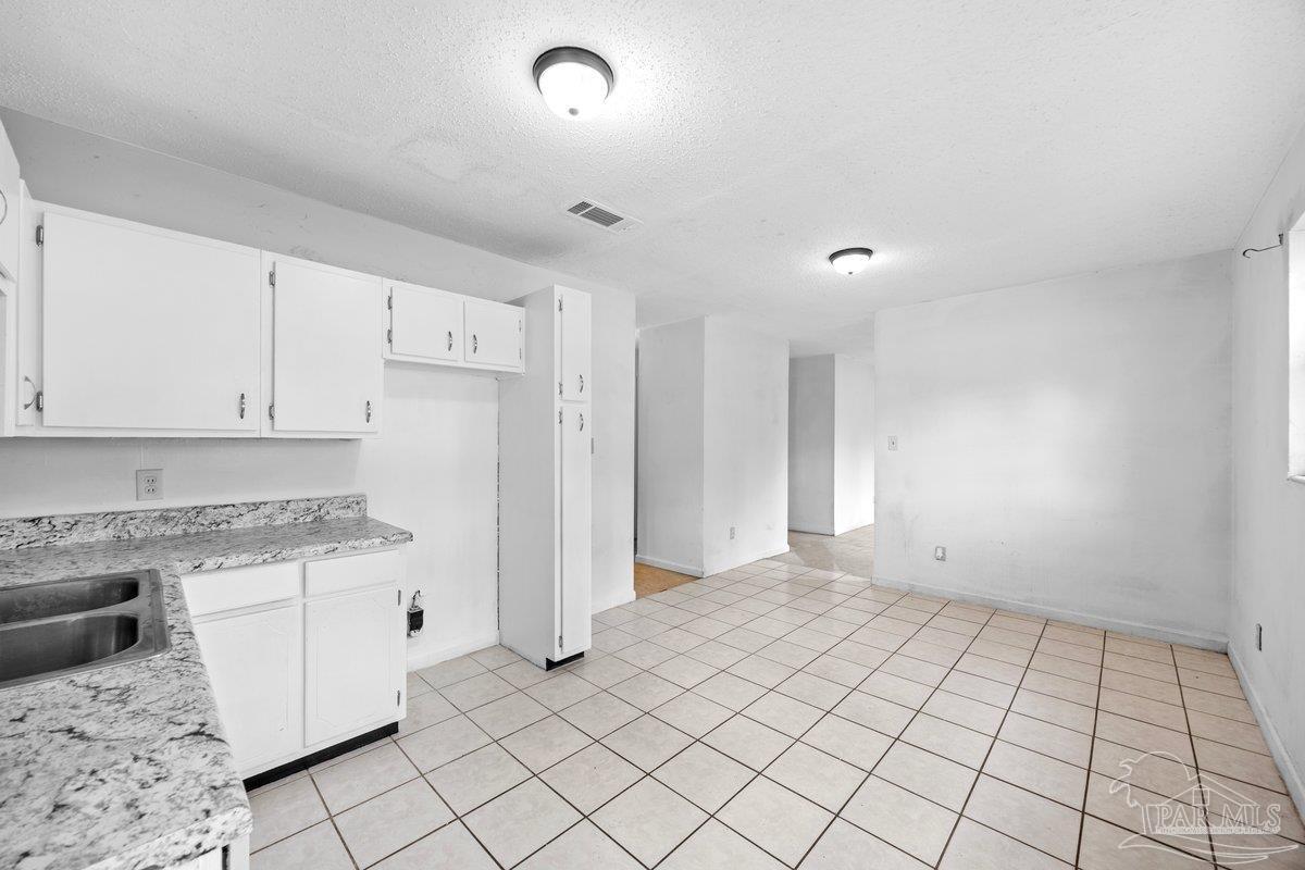 Photo of Listing #671983