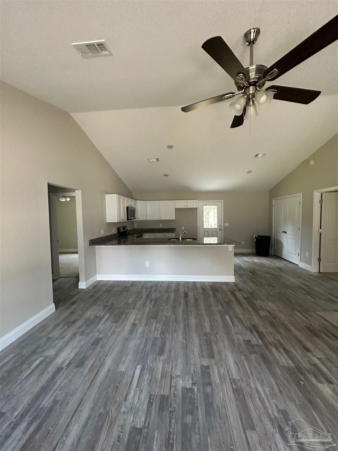 Photo of Listing #672060