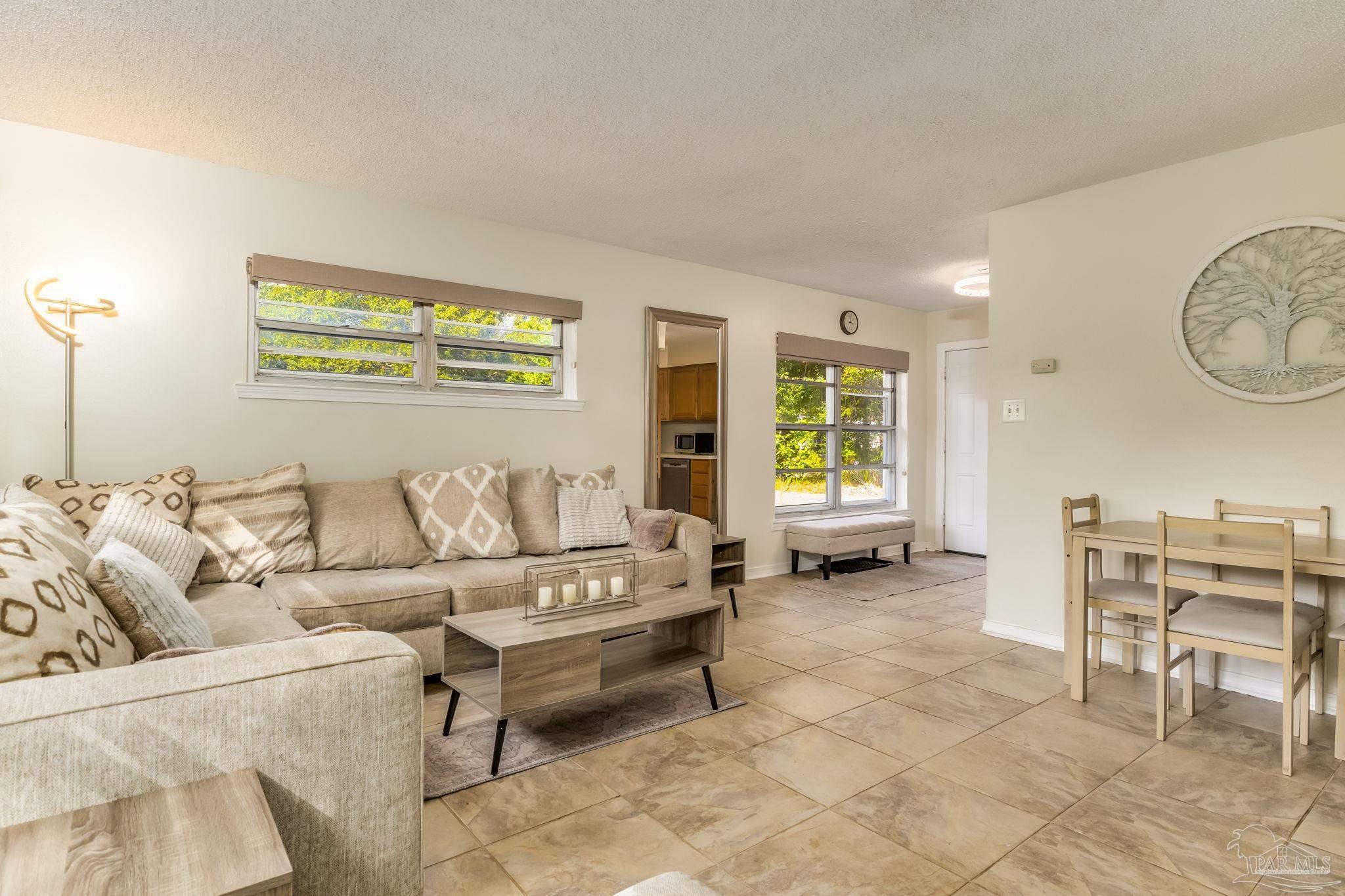 Photo of Listing #672410