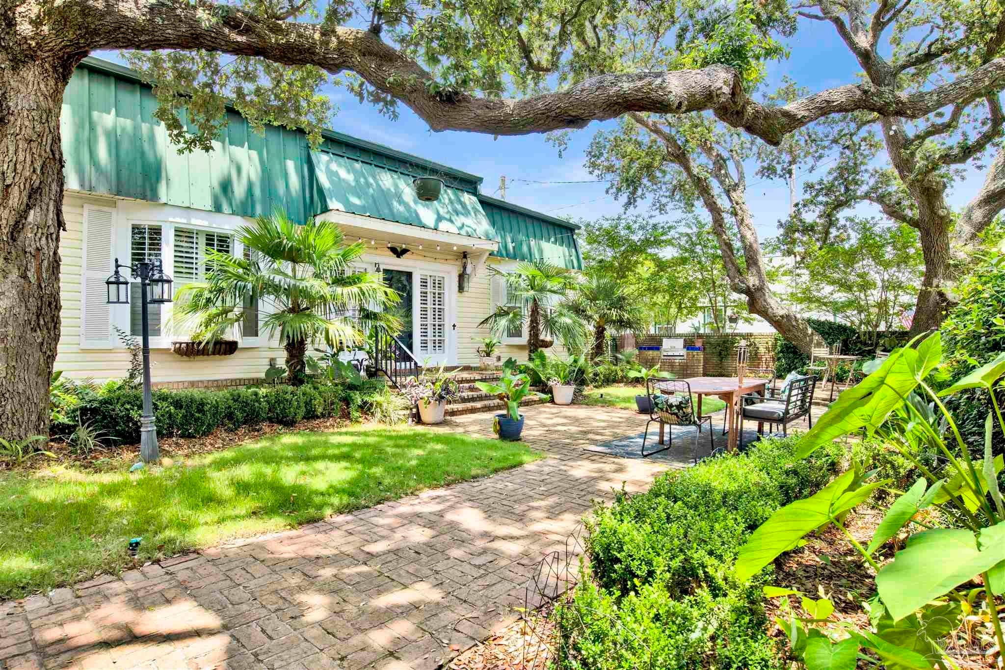 Photo of Listing #672477