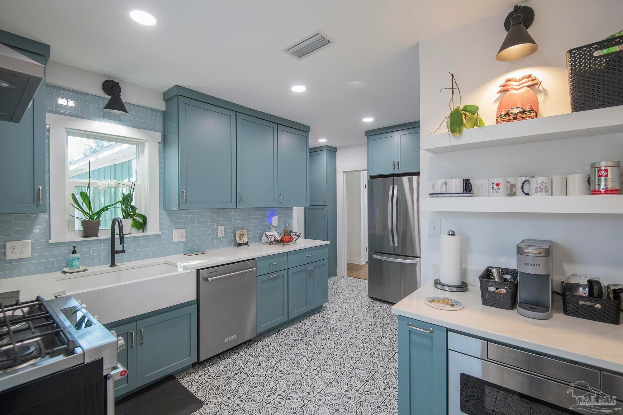 Photo of Listing #672497